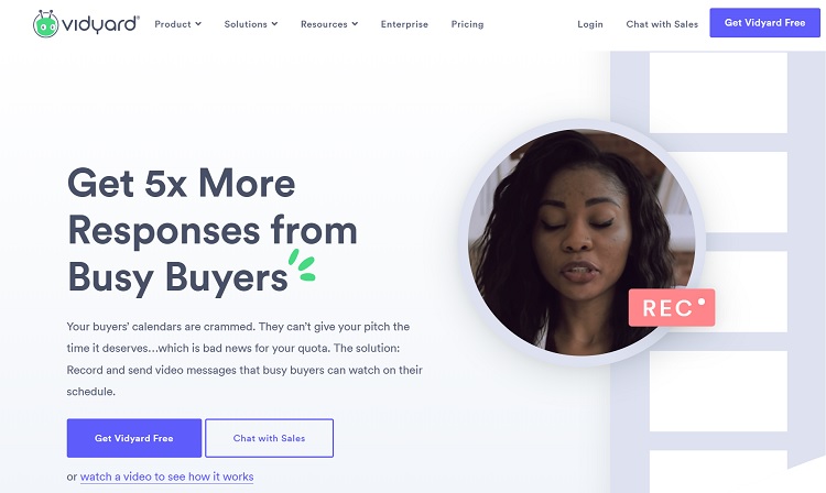Offering visitors information like product demos or chats are a great way to capture the contact information of qualified leads
