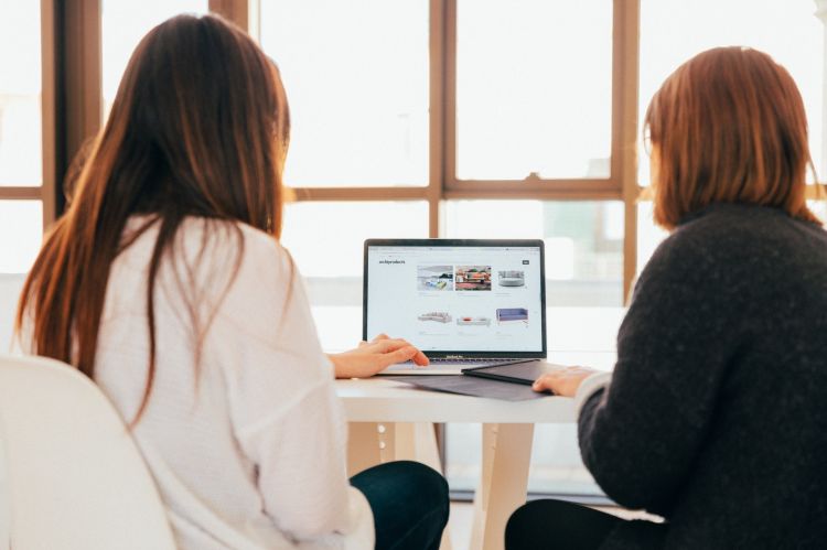 ecommerce-business-employees